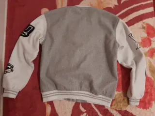 Cazadora Louis Vuitton Gris y Blanca