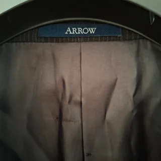 Americana hombre negra a rayas.