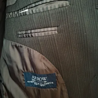 Americana hombre negra a rayas.