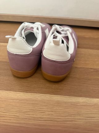 Zapatillas rosas y blancas