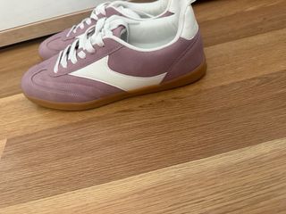 Zapatillas rosas y blancas