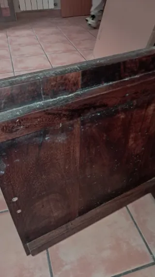 Cómoda de madera maciza color wengue