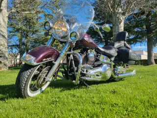 Harley Davidson Softail Deluxe Granate
