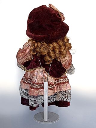 MUÑECA DE PORCELANA