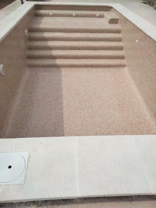 Piscina de obra con escaleras