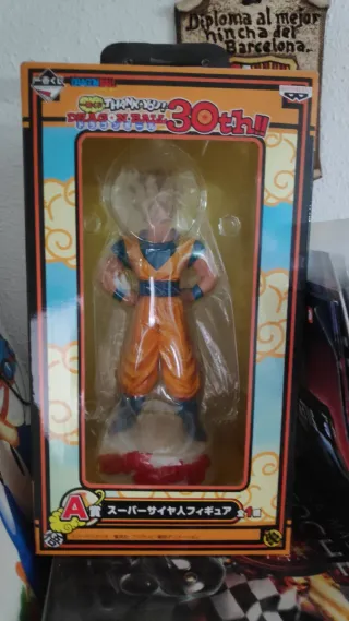 Figura Goku Super Saiyan 30th Anniversary