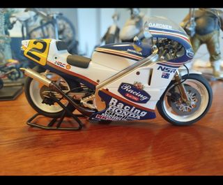 Moto Yamaha YZR-M1 Valentino Rossi Collezione