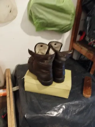 Stivali marroni con lacci