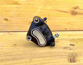 Pinza Freno Delantero IZQ 4 piston Harley Davidson