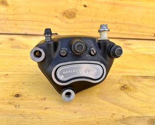 Pinza Freno Delantero IZQ 4 piston Harley Davidson