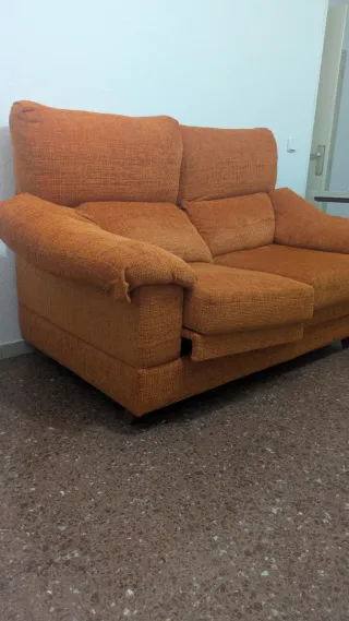 Sofá naranja de tela