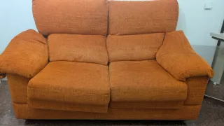 Sofá naranja de tela
