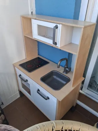 Cocinita Ikea Madera, incluye muchos accesorios.