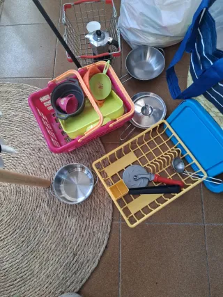 Cocinita Ikea Madera, incluye muchos accesorios.