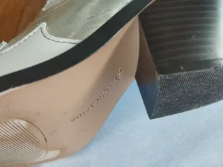 Botines blancos y plateados