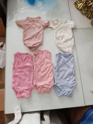 Lote 5 Bodys Kiabi Bebé (Rosa, Azul, Blanco)