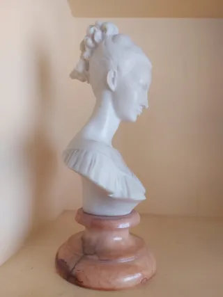 Busto mujer A. Gianelli firmado