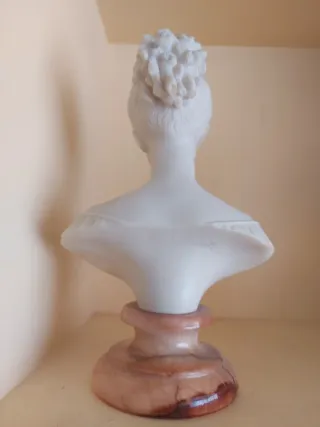 Busto mujer A. Gianelli firmado