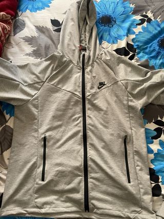 Nike Sudadera Gris con Etiquetas