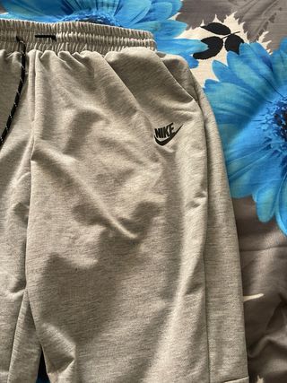 Nike Sudadera Gris con Etiquetas