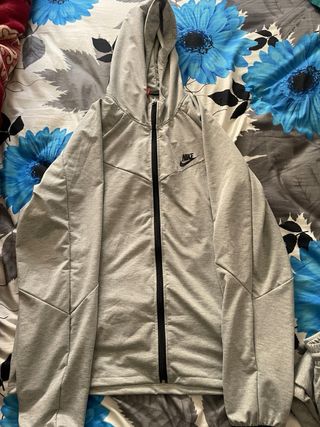 Nike Sudadera Gris con Etiquetas