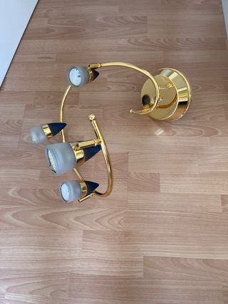 Lámpara de techo dorada y azul