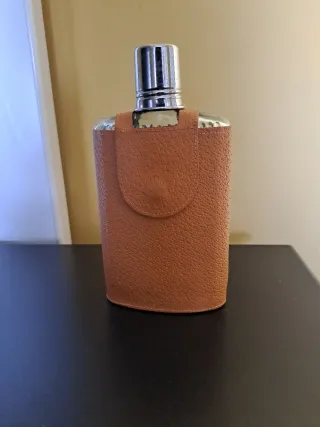 Petaca de cristal y cuero