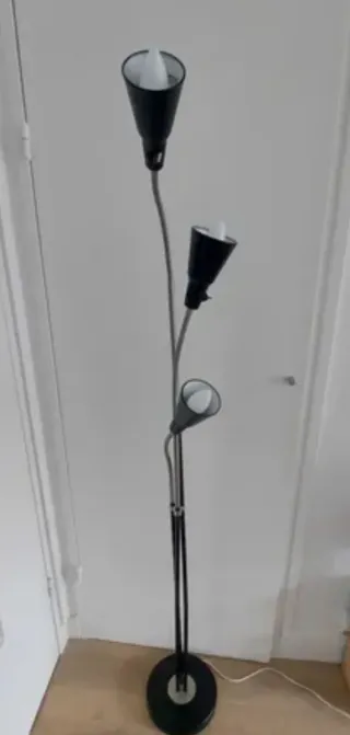 Lámpara de pie 3 focos independientes y flexibles