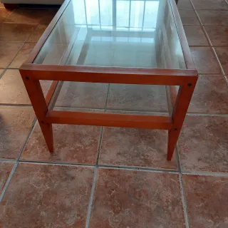 Mesita de centro de madera y cristal 102 x 50 cm.