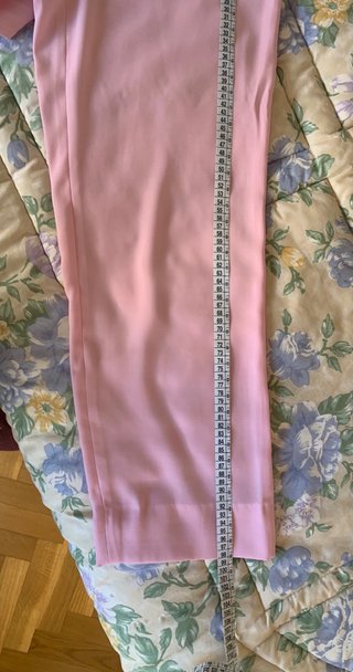 Elegante traje de verano: bolero y pantalón rosa