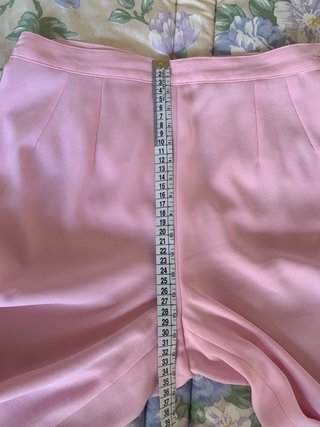 Elegante traje de verano: bolero y pantalón rosa