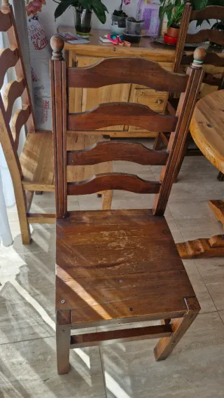 Mesa de comedor de madera