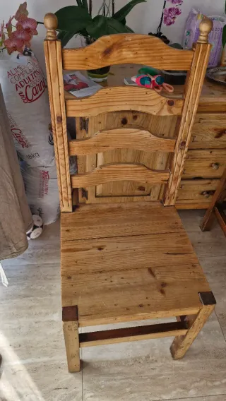 Mesa de comedor de madera