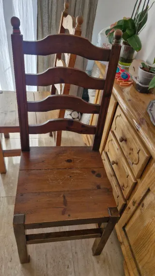Mesa de comedor de madera