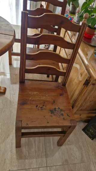 Mesa de comedor de madera