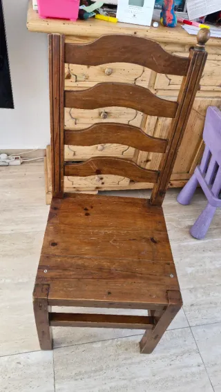 Mesa de comedor de madera