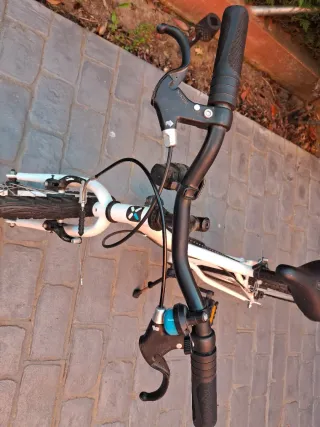 Bicicleta infantil blanca