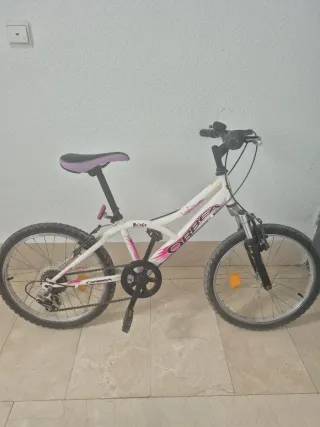 Bicicleta infantil Orbea blanca