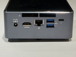 Intel NUC con Windows 11 Pro