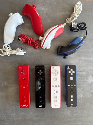 Nintendo Wii Rossa + 4 Controller + 5 Giochi