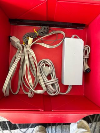 Nintendo Wii Rossa + 4 Controller + 5 Giochi