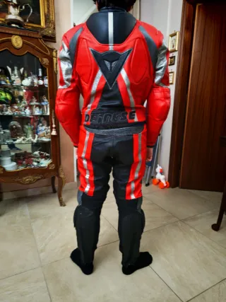 Tuta da moto Dainese in pelle di visibile