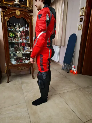 Tuta da moto Dainese in pelle di visibile