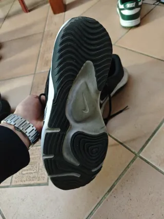 Scarpe Nike nere e bianche