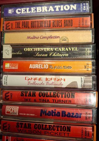 Blocco 50 audiocassette + Portacassette