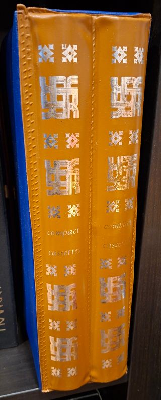 Blocco 50 audiocassette + Portacassette