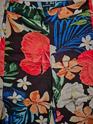Pantalón estampado floral Stradivarius