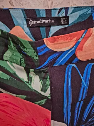 Pantalón estampado floral Stradivarius
