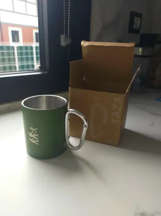 Taza de montañismo con asa mosquetón