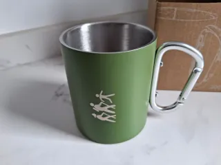 Taza de montañismo con asa mosquetón